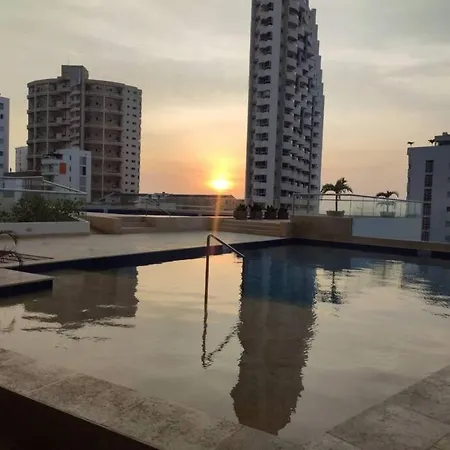Vista Al Mar, Gym, Piscina, Playa, Piso 14 *