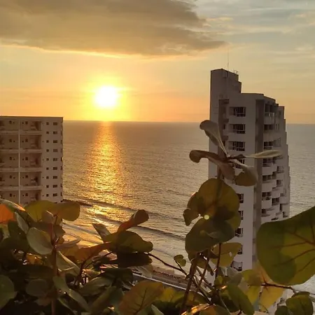 Vista Al Mar, Gym, Piscina, Playa, Piso 14 Apartamento *